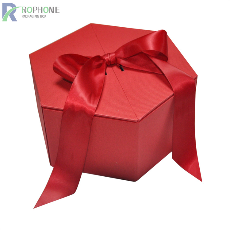 caixa de papelão hexagonal
